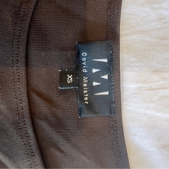 David Meister top with bronze horseshoe details on shoulders I. chocolate brown - Picture 4 of 6